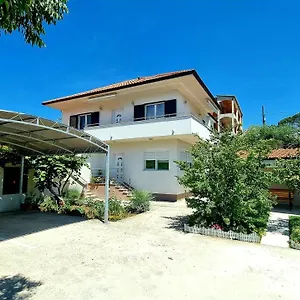 https://apartmani-bava.hotels-in-trogir.com